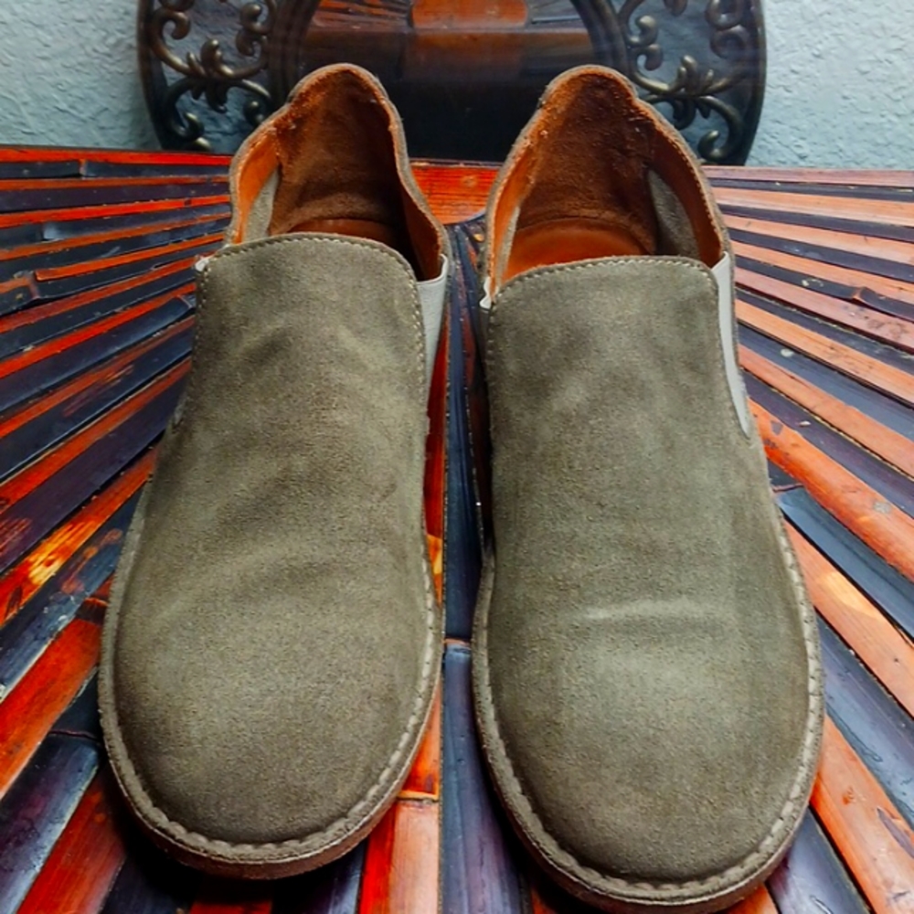 VINCE OLIVE GREEN SUEDE LOAFERS